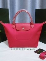 Longchamp Size S สินค้าใหม่ ของแท้!! เป็นล็อตผลิตเกินออเดอร์จากโรงงาน มาพร้อมการ์ด/ถุงผ้าแบรนด์/ถุงกระดาษแบรนด์ Size S: 25 x H. 23 x 16 cm. Color: Rose Pink 270