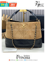 ORI หนังแท้ | CHANEL Shopping Bag 25A Suede Bag กระเป๋าสะพายทรงโท้ท ดีไซน์ใหม่หนังกำมะหยี่โทนน้ำตาล ใช้งานง่าย สวยหรูดูแพง ฐานหนังแท้สีดำตัดอย่างลงตัว