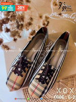 Burberry Flat Shoes คัชชูสไตล์ผ้าใบ ทรงเทย์ แมทส์ชุดง่าย สวมใส่ง่าย ผ้านุ่ม ทรงรองเท้ากว้าง ด้านหน้าเชือกถอดร้อยได้ วัสดุผ้าลายแบรนด์ งานจริง สวย เรียบร้อยมาก แนะนำค่ะ