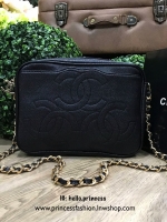 Chanel Shoulder Bag With Chain VIP Gift With Purchase (GWP) New in & Limited Chanel Perfume Counter กระเป๋าสะพายทรงสวย classic ขนาดกำลังดี วัสดุ pu. ลายคาเวียร์ สวยหรูอยู่ทรง เปิดปิดด้วยซิป หัวซิปแบรนด์ ภายกว้างใส่ mini iPad หรือของใช้ได้จุ พร้อมสายโซ่ร้อ