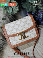 CELINE TRIOMPHE CROSSBODY BAG VIP GIFT WITH PURCHASE-GWP พรีเมี่ยมกิ๊ฟ Limited Edition จาก CELINE PERFUME DUTY FREE COUNTER วัสดุ TRIOMPHE CANVAS & LEATHER ดีไซน์ยอดนิยมสไตล์สาว LISA
