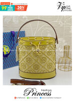 TORY BURCH T Monogram Straw Bucket Bag สีใหม่ โทนเหลืองทอง สวยหรู พร้อมเสิร์ฟความสวยให้ถึงบ้านแล้วน้า กระเป๋าบัคเก็ตทรงยอดนิยม ดีไซน์ใหม่ล่าสุด ยูนีคไม่เหมือนใคร ลายสานเต็มใบ พร้อมปักโลโก้เอกลักษณ์ โดดเด่น งานฝีมือมากๆ