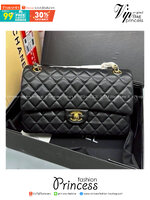 CHANEL Classic Bag 25cm สวยตัวแม่ต้องมี กระเป๋าสะพายข้างสีดำหนังเรียบ รูปทรงคลาสสิค หรูหรา เปิด-ปิดกระเป๋าด้วยตัวบิดล็อค