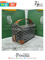 ORI หนังแท้ | Goyard Bowling 25 Toiletry Bag / Goyard Pouch กระเป๋าทรงพอช พร้อมสายถือจับถนัดมือใช้งานง่ายกะทัดรัด ตอบโจทย์ความเรียบง่ายแต่คลาสสิก ใช้ได้ทั้งชายหญิง หรูหรา ติดแกรมที่สุด เป็นรุ่นตามหา ที่ตอนนี้มีพร้อมส่งแล้วค่า