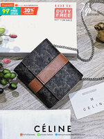 CELINE WALLET BAG WITH CHAIN VIP GIFT WITH PURCHASE (GWP) พรีเมี่ยมกิ๊ฟ Limited จาก CELINE HAUTE PARFUME DUTYFREE COUNTER วัสดุ Triomphe Canvas หนังสวยอยู่ทรงปั้มโลโก้ด้านหน้าเปิดปิดฝาพับกระดุม ภายในมีช่องแบ่งหลายช่อง มีช่องใส่บัตรห