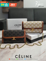 CELINE WOC BAG VIP GIFT WITH PURCHASE (GWP) พรีเมี่ยมกิ๊ฟ Limited Edition จาก PERFUME DUTYFREE COUNTER กระเป๋าทรง WOC ใช้ได้ทั้งกระเป๋าสตางค์ คลัช และครอสบอดี้ วัสดุหนังทั้งใบ ด้านในเปิดปิดด้วยกระดุม มีช่องใส่ธนบัตรใหญ่2ช่องและช่องซิปกลาง1ช่อง ใส่บัตรได้ห