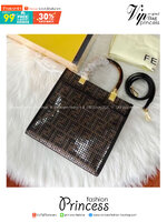 FENDI Sunshine Tote Sequins Shopper Bag กระเป๋าทรงโท้ทปักเลื่อมแวววาวเต็มใบ รุ่นใหม่สวยหรู ทรงตั้งสวยอยู่ทรง สวยหรูดูแพง ภายในโล่งกว้าง ใบขนาดกำลังสวยใช้งานง่าย สะดวกสุดๆ ใบจริงการันตีสวยเกินเบอร์!! ไม่ผิดหวังจ้า