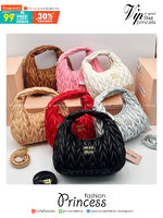 MIU MIU Wander Matelassé Nappa Leather Hobo Bag กระเป๋าถือทรงโฮโบ ลวดลายหนังแบบสามมิติเป็นเอกลักษณ์ คิ้วท์สุด ปังสุด ตัวแม่ อินฟลู ดาราเค้าใช้กันเพียบ สีสดใสได้ลุคลูกคุณ