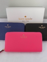 กระเป๋าสตางค์ใบยาวซิปรอปยี่ห้อ KATE SPADE กระเป๋าเงินหนังลาย saffiano อะไหล่สีทอง น้ำหนักเบา ด้านในมีช่องซิปใส่เหรียญ ใส่บัตร ใส่ธนบัตรได้จำนวนมาก ใบนี้สวยรับทรัพย์จริงๆ นานๆมาทีนะคะสีนี้ รีบคว้าด่วนเลยคะ