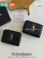 VIP GIFT 】หนังแท้ YSL Saint Laurent monogram compact zip short wallet มาแล้วจร้า ถามหากันเยอะมากๆ กระเป๋าสตางค์ใบสั้นที่ใส่แบงค์ ใส่บัตร ใส่เหรียญได้เยอะสุดๆ มีสองด้านซิปและพับ ใบเดียวครบจบเลย หนังสวยมาก ละเอียดสุดๆ
