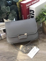 CHARLES & KEITH PUSH-LOCK CHAIN SLING BAG 2018 กระเป๋าสะพายวัสดุหนังคาเวียร์สวยอยู่ทรง ขนาดมินิกำลังดี น้ำหนักเบา เปิดปิดด้วยฝาปิดตัวล็อคปั๊มโลโก้ด้านหน้า ภายใน มีช่องซิป และช่องใส่บัตร มาพร้อมสายสะพายโซ่ยาวสามารถซ้อนสายสั้นสะพายไหล่ หรือสายยาว Crossbody 