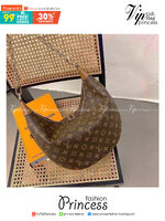 LV Loop Hobo Monogram Canvas - Handbags 11" สุดยอดเดอะเบสท์ไอเท็ม ต้องยกให้เลย กับกระเป๋าสะพายใบใหญ่ สวยหรู ดูแพงมาแต่ไกล ยังคงคลาสสิค ผู้ดี หรูหรา ขนาดกำลังพอดี ใส่โทรศัพท์ได้ทุกรุ่น วัสดุหนังแคนวาสคุณภาพ ด้านหน้ามีช่องซิปแยก สายสะพายมีมาให้ถึง 2 แบ