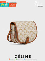 CELINE MEDIUM FOLCO BAG IN TRIOMPHE CANVAS หากใครที่กำลังมองหากระเป๋าสะพายข้าง ขนาดกะทัดรัด และเรียบหรู ต้องใบนี้เลยค่ะ เป็นกระเป๋าเปิดปิดแบบแบบฝาผับที่มีรูปทรงโค้งและที่ล็อกรูปทรงคล้ายเข็มขัด อีกทั้งยังสะท้อนความสวยสไตล์สาวปารีสได้อีกด้วย ด้านในของรุ่นนี
