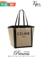 VIP 🥂 CELINE TOTE CANVAS กระเป๋าสะพายใบใหญ่รุ่นลิมิเต็ด โดดเด่นด้วยโลโก้ ทรงโท้ทที่ทำให้สามารถจัดเก็บของสำคัญได้แบบจุใจ เพราะภายในกระเป๋านั้นโล่งกว้างมาก มีช่องซิปไว้ให้อีกจุด ใบจริงเลิศ เหมาะกับสายแฟชั่นมากๆ จัดเป็นพร้อพตอนไปเที่ยวชิคๆก็เก๋ หรือจ