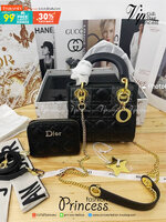 DIOR SET BAG / DIOR CD LADY BAG / CD LIMITED EDITION GIFT BOX WITH GOLD STAR BOUTIQUE SET พร้อมเสิร์ฟครบชุด น่ารักมากค่ะ ดีไซน์เรียบง่าย แต่แฝงไปด้วยความหรูหรา ทรงกล่องคลาสสิค มีหูจับในตัวและสายครอสบอดี้สุดเลิศ