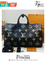 TOP ORI หนังแท้ | LV Keepall Bandoulière 45 bag กระเป๋าสะพายใบใหญ่ หนัง Empreinte ลาย Monogram Flower และสัญลักษณ์ LV ขนาดโอเวอร์ไซส์โทนสีอ่อน หนังโทนสีกลมกลืนกันแมตช์กับฮาร์ดแวร์สีทองบริเวณแถบด้านข้าง
