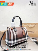 Burberry medium check bowling bag 12" / Burberry Coated fabric boston bag / BURBERRY FRAGRANCES VINTAGE BOWLING BAG กระเป๋าสะพายใบใหญ่ จุของได้เยอะ ลายวินเทจ โทนสีใช้งานง่าย Vintage Signature สวยหรูสุดคลาสสิค