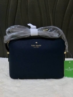 KATE SPADE CEDAR STREET MANDY แบรนด์ดังจากอเมริกาสุดฮิต กระเป๋าขนาดน่ารัก สะพายข้าง หนัง saffiano ภายในลายสวยเก๋สีทองเรียบหรู ทรงแข็งอยู่ทรง MUST HAVE!!