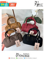 MIU MIU Arcadie padded suede top-handle bag กระเป๋าถือ/สะพาย คอลใหม่ล่าสุด รุ่นฮอทดีไซน์เหลี่ยม งานกำมะหยี่หนังกลับสวยละมุน น่ารักน่าใช้มากค่ะ