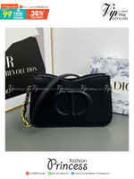 CD SIGNATURE HOBO MINI BAG leather Black / Dior Bag พร้อมส่ง กระเป๋าสะพายทรงโฮโบ รุ่นใหม่ล่าสุด Winter 2023 สวยหรูหราเป็นเอกลักษณ์แบรนด์ **สินค้าเกรดออริจินอล 1:1 สลับแท้