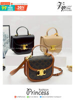 CELINE MINI BESACE CLEA in Triomphe canvas and leather กระเป๋าสะพายพร้อมหูจับถนัดมือ ใหม่ก่อนใคร น่ารักสุดปัง รูปทรงย้อนยุค สไตล์วินเทจลัคชู ภายในเป็นช่องโล่ง มีช่องย่อยให้อีก เป็นไอเท็มที่ควรต้องมีจริงๆ