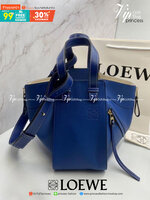 VIP GIFT 】หนังแท้ Loewe Small Hammock bag in pebble grain calfskin A multifunctional bag with supple side panels that release to change its shape. Looped straps allow the bag to be worn in multiple ways. This small version is in pebble grain calfskin.