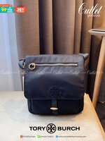 ของแท้ 💯% TORY BURCH NYLON CROSSBODY BAG กระเป๋าสะพาย แบบ CROSSBODY วัสดุ NYLON ทั้งใบตัดด้วยหนังลาย SAFFIANO เปิดปิดแบบฝาพับปลอดภัย มีข้องใส่ของใหญ่จุใจ