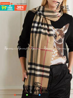 BURBURRY FRINGED CHECKED CASHMERE SCARF สุดเอ็คเซ็คคลูทีฟกับแบรนด์ดังจากปารีส ด้วยงานพรีเมี่ยมกิ้ฟ ส่งมอบความรู้สึกดีๆให้กับคนที่คุณรัก ในรูปแบบผ้าพันคอและผ้าคุมไหล่ผืนใหญ่ให้ความอบอุ่น ถักทอด้วยผ้าcashmereลายตารางอ่อนหวาน มาพร้อมกล่องแบรนด์และถุงกระดาษกล