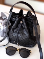 ทรงขายดี น่ารักมาก David Jones Bucket Leather (bag) กระเป๋าสะพายข้างดีไซน์เกร๋มาก สีดำสวยมาก #chic รุ่นนี้ รูปแบบน่ารัก แอบเก๋ด้วยดีไซด์ของตัวกระเป๋า และที่มัดสายกระเป๋า ภายในมีช่องเก็บของจุกจิกได้ #ฟรีพวงกุญแจน้องกระต่ายสุดน่ารัก #มีถุงผ้าแบรนด์ให้คะ #ใบ