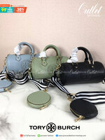 กระเป๋าถือ หรือสะพาย TORY BURCH เปิด - ปิดกระเป๋าด้วยซิป ด้านในมีช่องใส่ของ 1 ช่อง มาพร้อมสายสะพายยาว สามารถถอดและปรับได้ Free Size ค่ะ