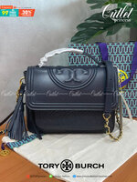 Tory Burch Fleming Satchel Bag รุ่น 45147 สี Royal Navy กระเป๋าสะพาย Crossbody ทรงสวย ดีไซน์เก๋ สุดคลาสสิค เพิ่มดีเทลโลโก้แบรนด์บนฝากระเป๋าอัพลุคให้ดูเท่ห์ และ พู่หนังถอดได้ วัสดุหนังแท้ สัมผัสนุ่มมือ หนังสวย น้ำหนักเบา ตั้งอยู่ทรง เปิดปิดด้วยกระดุมแม่เหล