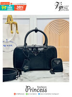 ORI หนังแท้ | Prada Small Top-handle Bag in Antique Nappa กระเป๋าสะพายพร้อมหูจับ งานหนังยับดีไซน์เอฟเฟกต์เท็กซ์เจอร์ที่มีเสน่ห์สไตล์วินเทจ พร้อมทริกห้อยเพิ่มสไตล์สัมผัสที่โดดเด่นและร่วมสมัยยิ่งขึ้น