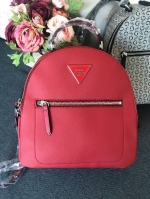 GUESS GILMAN BACKPACK BAG กระเป๋าสะพายเป้ วัสดุ Saffiano คุณภาพดี น้ำหนักเบา ด้านหน้าประดับด้วยโลโก้แบรนด์สวยโดดเด่น มีช่องสำหรับใส่ของด้านหน้า1ช่อง ช่องหลักเปิดปิดกระเป๋าด้วยซิปสะดวกใช้ ด้านในโล่งกว้าง มีช่องเล็กสำหรับใส่ของหลายช่อง ซับในลายแบรนด์ สามารถ