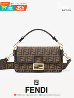 พรีเมี่ยมกิ๊ฟแท้ 100% 】หนังแท้ FENDI Baguette Shoulder Bag Brown fabric จุของได้เยอะมากก ลายซิกเนเจอร์ สวยงามน่าใช้ค่าา