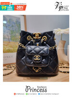 Chanel small backpack กระเป๋าสะพายหลังใบเล็ก โลหะสีทอง ดีไซน์ 2023 น้องน่ารักตะโกนม้าก!! กับกระเป๋าทรงเป้ ขนาดน่ารักน่าใช้ ดีเทลดีงาม มีใบลูกติดในตัวกระเป๋า สะดวกใช้สุดๆ