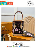 ORI หนังแท้ | LV x TM Nano Bucket Bag ใหม่ล่าสุดมาแรง กับกระเป๋าทรงบัคเก็ต ขนาดกำลังสวย ปรับลุคให้มีชีวิตชีวาด้วยลายดอกไม้ซากุระเชอรี่บลอสซั่ม คอลใหม่สุดเอ็กซ์คลูซีฟ