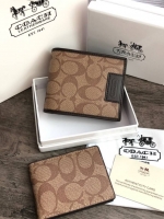 COACH Heritage Signature Compact ID Wallet กระเป๋าสตางค์ใบสั้น มาพร้อมกระเป๋าใส่บัตรใบเล็กอีก 1 ใบ จะมอบเป็นของขวัญหรือใช้เองก็แนะนำค่ะ