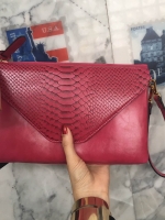 มาตามคำเรียกร้องคะสำหรับ size นี้ รอบนี้ ได้ ของ KEEP BRAND มาคะ รับรองความสวย 😍กระเป๋า KEEP Doratry shoulder &clutch bag ตัวกระเป๋าผลิตจากหนังแกะเทียม ตัดกับ ลายงู ลายหนังชัดเจน สวย อะไหล่ทองเพิ่มความหรูให้กับกระเป๋าสุดๆคะ 🌵จุดเด่นคือ สาม