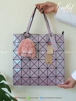 David Jones รุ่น Candy color ใบนี้ มาพร้อมกับน้องกระต่าย DV ขนฟู นิ่มๆ สีเข้า set กับกระเป๋าคะ