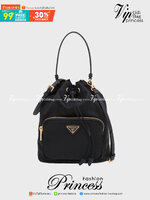 Prada Duet Re-Nylon Bucket shoulder bag / Prada Nylon bucket bag Pastel เกรดใช้สลับใบจริง ออริจินอล ใช้งานต่างประเทศได้ น้องสาวสุดสวยมาให้จับจองอีกหนึ่ง สีพาสเทลน่ารักละมุนมากๆ ค่ะ กระเป๋าสะพายข้าง ทรงขนมจีบ ไซส์มินิ ขนาดน่ารักน่าใช้มาก วัสดุขอบหนังแท้ แล