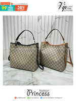 10" ORI หนังแท้ | Gucci GG Emblem Medum bucket bag กระเป๋าสะพายทรงบัคเก็ตใบใหญ่ คอลใหม่ตีความประวัติศาสตร์แห่งความสง่างามและงานฝีมือของแบรนด์ขึ้นใหม่