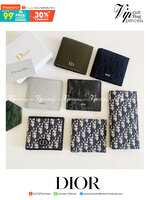 Dior Men Wallet / Dior Wallet / Dior Long Wallet กระเป๋าสตางค์ผู้ชาย คัดรุ่นที่ขายดี คลาสสิคที่สุด สำหรับผู้ชายมาให้แล้วค่ะ งานสวยทุกใบ งานมีหลายแบบหลายลาย หนังแท้และผ้าแจ็คการ์ดอย่างดี ลาย Oblique เป็นงานผ้า นอกนั้นงานหนังแท้ล้วน เอกลักษณ์ของความหรู วัสด