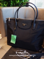 Prada crossbody & handbag กระเป๋าถือหรือสะพาย วัสดุ nylon+pu. premium gift จาก Prada เปิดปิด ด้วยฝาปิดกระดุมแม่เหล็ก อะไหล่ทอง ภายในกว้าง ใส่ A4 ได้ มีช่องเล็ก และช่องซิป มาพร้อมสายยาวถอด ปรับได้ค่ะ
