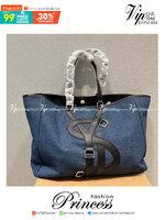YSL Vavin Tote in Denim Classic 16" / YSL SHOPPING E/W IN SUPPLE LEATHER รุ่นเดนิม กระเป๋าทรงโท้ทใบใหญ่ หน้าโลโก้ใหญ่โดดเด่น ช่องกว้างใช้งานง่าย ภายในโล่งกว้างมาก ใส่ของได้สบาย หิ้วไปเที่ยวต่างจังหวัด สะพายไปต่างประเทศตามใจ!! เลิศตรงที่ดีไซน์ใบนี้เป็