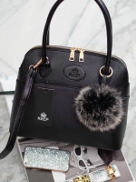 รุ่นใหม่ล่าสุด หนัง saffiano สวยมากๆค่า รุ่น KEEP saffiano classy handbag สวย ขนาดตอบทุกโจทย์การใช้งาน เห็นแล้ว #หลงรักเลยคะ 🌲ตัวกระเป๋าขนาดกำลังดีหนังsaffiano ลายสวยที่สำคัญ #แถมฟรี ปอมๆขนกระต่ายแท้ สีเข้ากับกระเป๋า น่ารักที่สุด #บอกคำเดียวคุ้ม ส