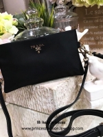 PRADA NYLON CROSSBODY BAG VIP GIFT WITH PURCHASE (GWP) พรีเมี่ยมกิ้ฟจากเคาน์เตอร์แบรนด์ต่างประเทศรุ่น Limited วัสดุ Nylon & Polyester ด้านหน้ามีโลโก้แบรนด์อะไหล่ทองคุณภาพดีตามแบบฉบับของแบรนด์ ขนาดกำลังดีเปิดปิดด้วยซิปแบรนด์ ภายในมีช่องซิปพิเศษ! มาพร้อมสาย