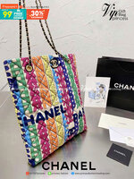 VIP 】CHANEL Large Shopping Bag กระเป๋าสะพายทรงชอปปิ้งสวยทุกมุมมอง รุ่นเข้าใหม่ พิมพ์ลายแน่นมากกก ต้อนรับปีใหม่ ด้วยโทนสีสดใส ใบใหญ่กำลังดี จุของได้เยอะใส่เอกสารA4 หนังสือของใช้ได้ ตอบโจทย์จริงๆค่ะ! Rare items เด็ดๆแบบนี้ควรค่าเเก่การสะสมสาวก Chanel GWP ห้