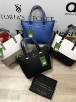 Kate Spade New York Cedar steet Harmony Body Bag กระเป๋าถือหรือสะพาย หนัง Saffiano ความยาวสายโซ่ต่อหนัง100cm. ถอดออกได้ ความสูงของหูจับ14cm ภายในมีช่องซิปและช่องเล็ก มีหมุดรองฐานกันรอย 4 มุม อะไหล่ทองทั้งใบ ขนาดกำลังดี ใส่ของจุกจิก มินิไอแพคได้ค่ะ