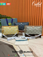 TORY BURCH T MONOGRAM JACQUARD SHOULDER BAG มาพร้อมค่ะ! กระเป๋าหิ้ว//สะพายไหล่//สะพายข้างได้ เปลี่ยนลุคดูไม่จำเจค่ะ วัสดุ jacquardทอบายแบรนด์+ตัดขอบหนังแท้ ได้ลุคลาสสิคบวกกับความทันสมัยได้อย่างลงตัวทีเดียวค่ะ เปิดปิดกระเป๋าด้วยซิป ภายในกว้างใส่ของสำคัญได้