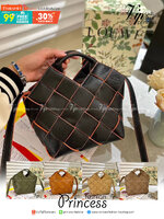 LOEWE WOVEN BASKET LEATHER BAG 20cm กระเป๋าสะพายถักทอด้วยความปราณีต ขนาดกำลังดีจุได้แบบเน้นๆ วัสดุหนังอย่างดีเต็มใบ หรูเลิศ